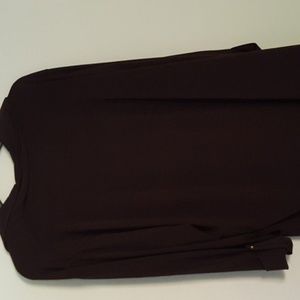 A casual/dress up button shirt